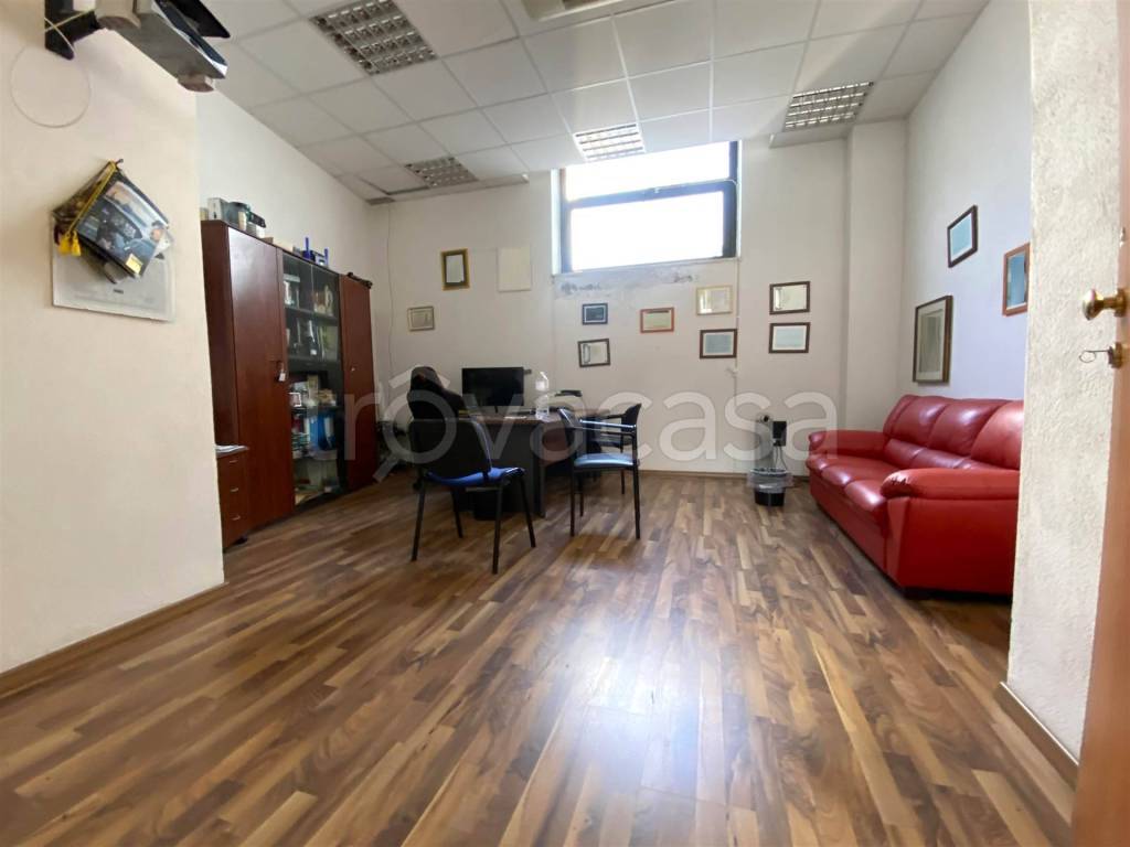 locale commerciale in vendita a Catanzaro in zona Catanzaro Sala