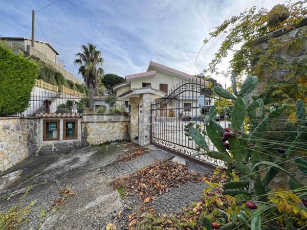casa indipendente in vendita a Catanzaro in zona Gagliano
