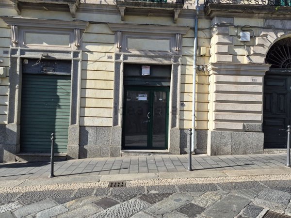 locale commerciale in vendita a Catanzaro in zona Centro Città