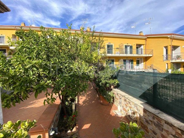 casa indipendente in vendita a Catanzaro in zona Mater Domini