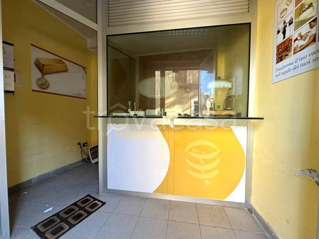 negozio in vendita a Catanzaro in zona Centro Città