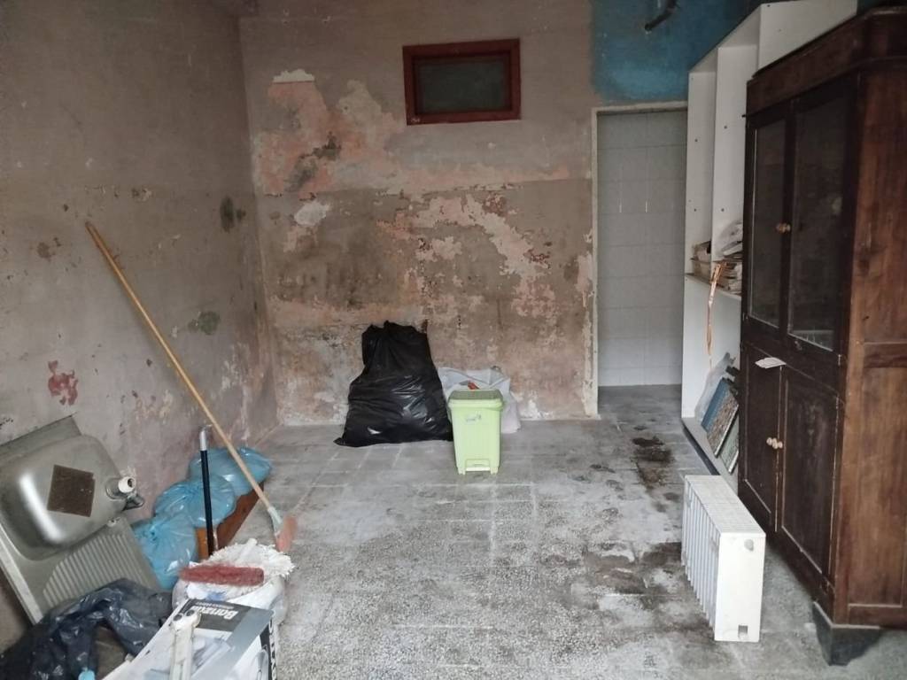 locale commerciale in vendita a Catanzaro in zona Pontegrande