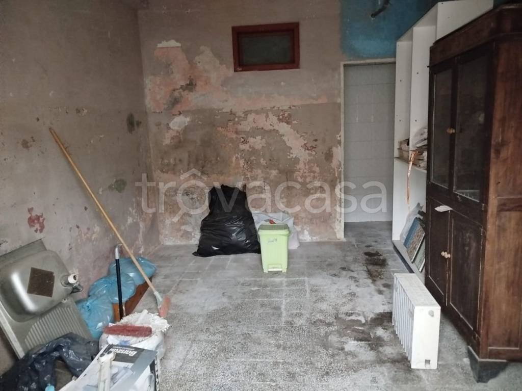 locale di sgombero in vendita a Catanzaro in zona Pontegrande