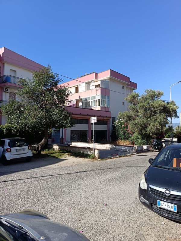 locale commerciale in vendita a Catanzaro in zona Catanzaro Lido