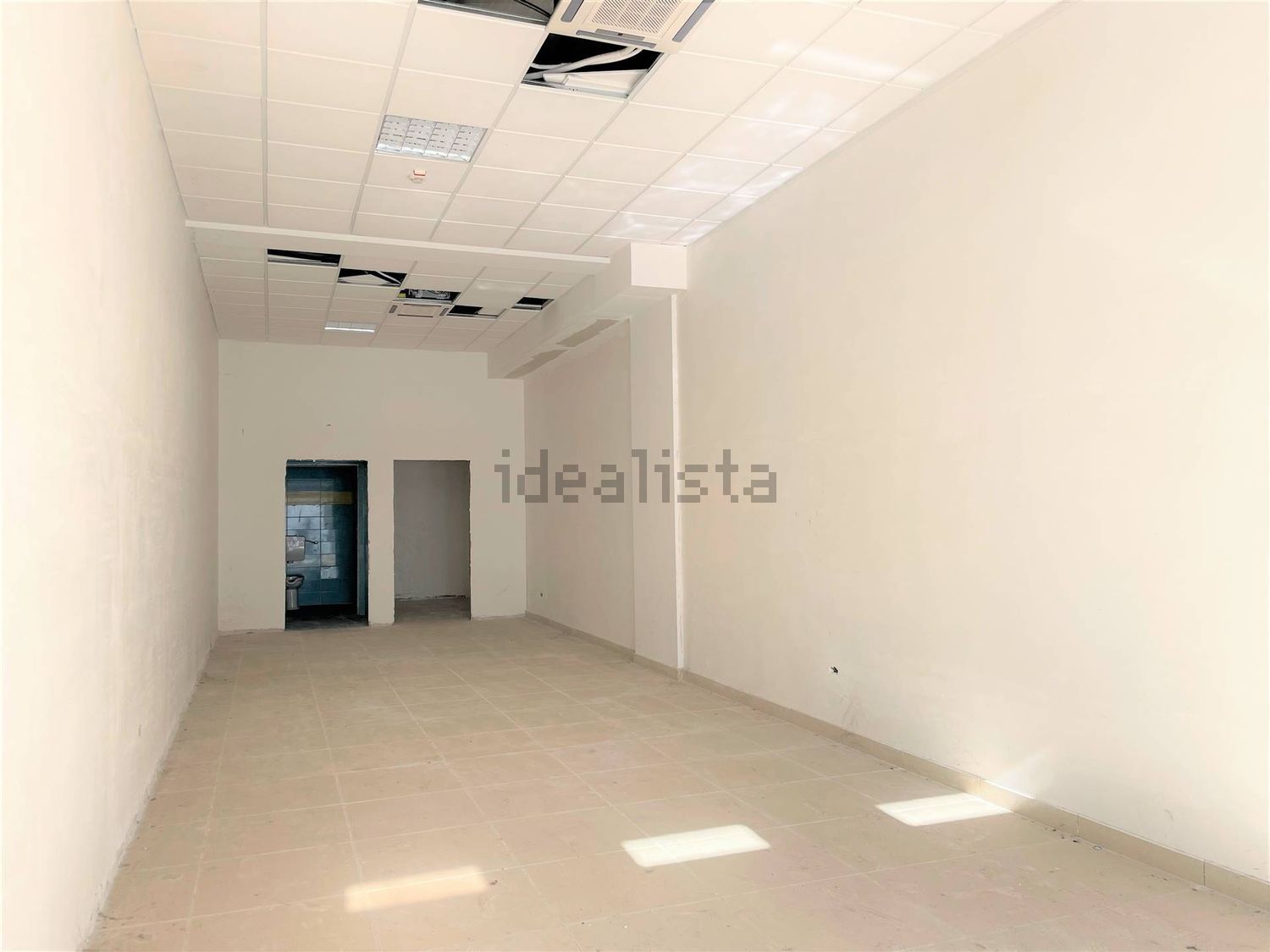 locale commerciale in vendita a Catanzaro in zona Centro Città