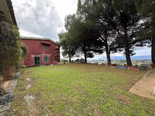casa indipendente in vendita a Catanzaro in zona Centro Città