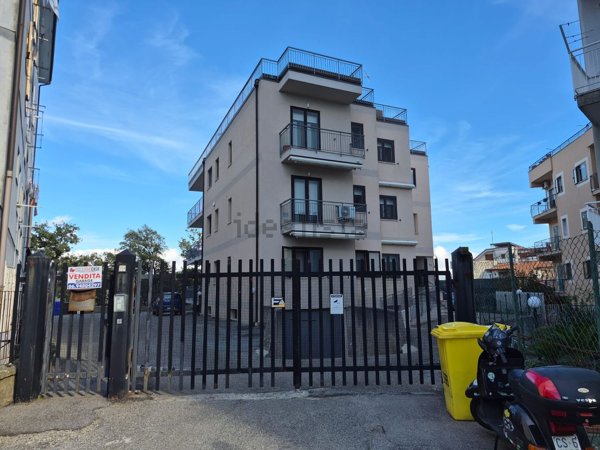 locale di sgombero in vendita a Catanzaro