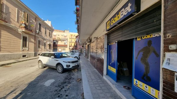 locale commerciale in vendita a Catanzaro in zona Catanzaro Lido