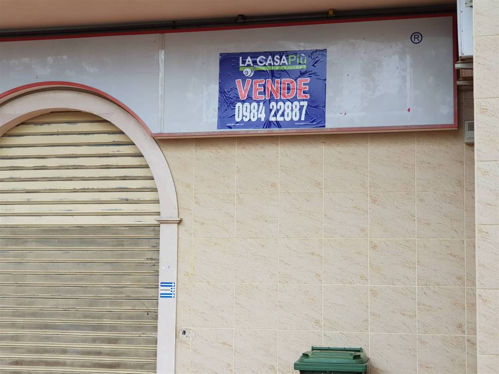 negozio in vendita a Catanzaro in zona Santa Maria