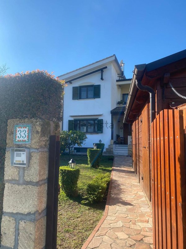 casa indipendente in vendita a Catanzaro in zona Cava / Cuculera Nobile