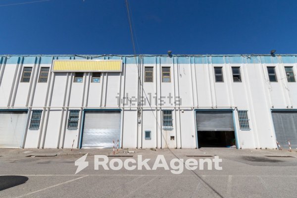 locale commerciale in vendita a Catanzaro