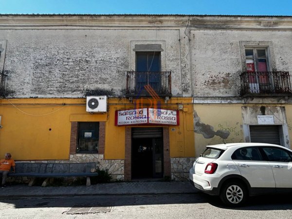 locale commerciale in vendita a Catanzaro in zona Santa Maria