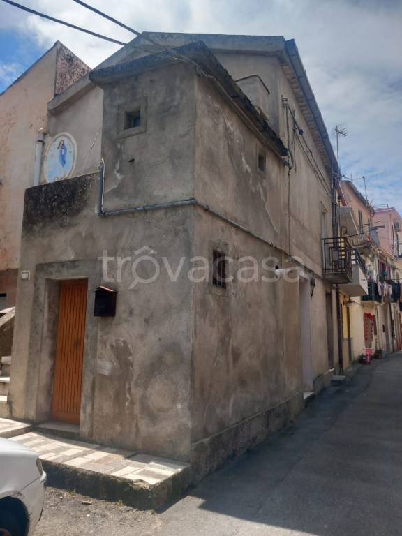 casa indipendente in vendita a Catanzaro in zona Pontegrande