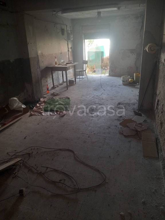 locale commerciale in vendita a Catanzaro in zona Pontepiccolo