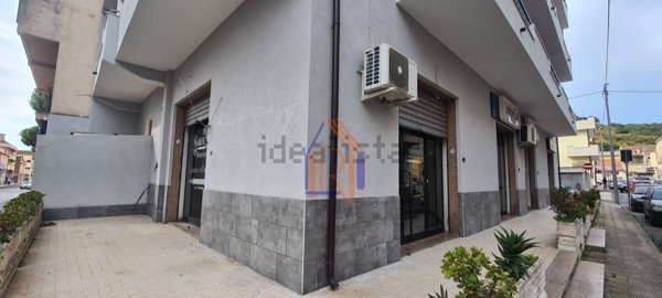 locale commerciale in vendita a Catanzaro in zona Santa Maria