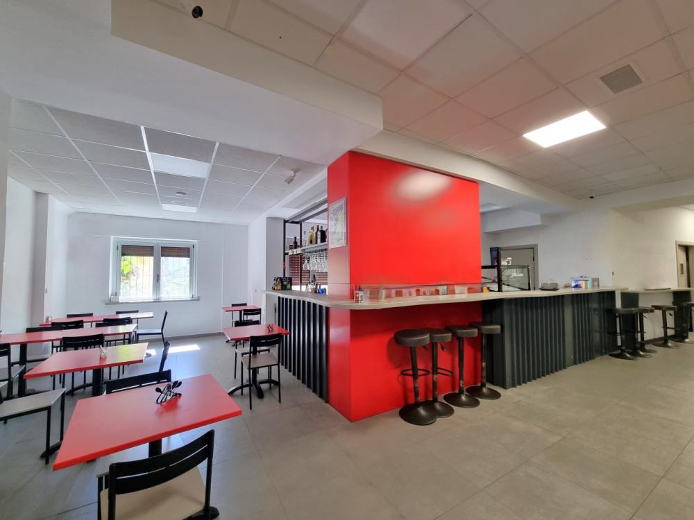 locale commerciale in vendita a Catanzaro in zona Centro Città