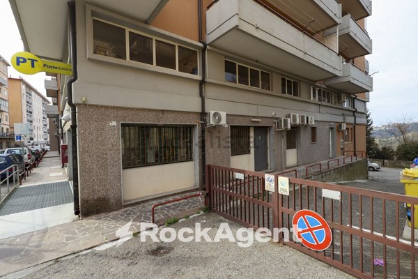negozio in vendita a Catanzaro in zona Pontegrande
