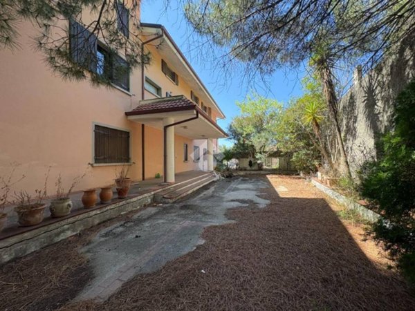 casa indipendente in vendita a Catanzaro in zona Centro Città