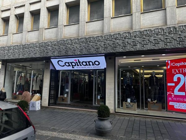 negozio in vendita a Catanzaro in zona Centro Città