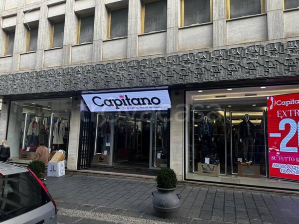 negozio in vendita a Catanzaro in zona Centro Città