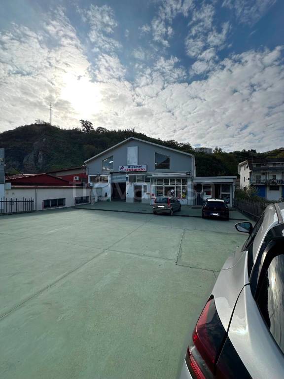 locale commerciale in vendita a Catanzaro in zona Santa Maria