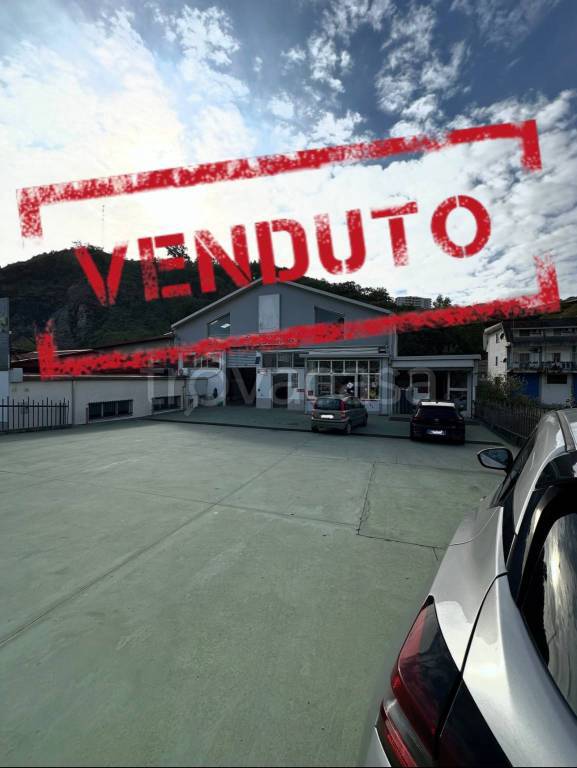 locale commerciale in vendita a Catanzaro in zona Santa Maria