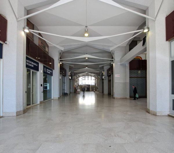 locale commerciale in vendita a Catanzaro in zona Centro Città