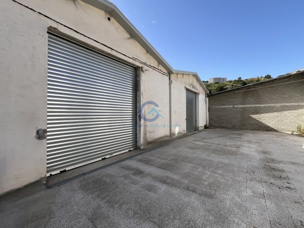 capannone in vendita a Catanzaro in zona Centro Città