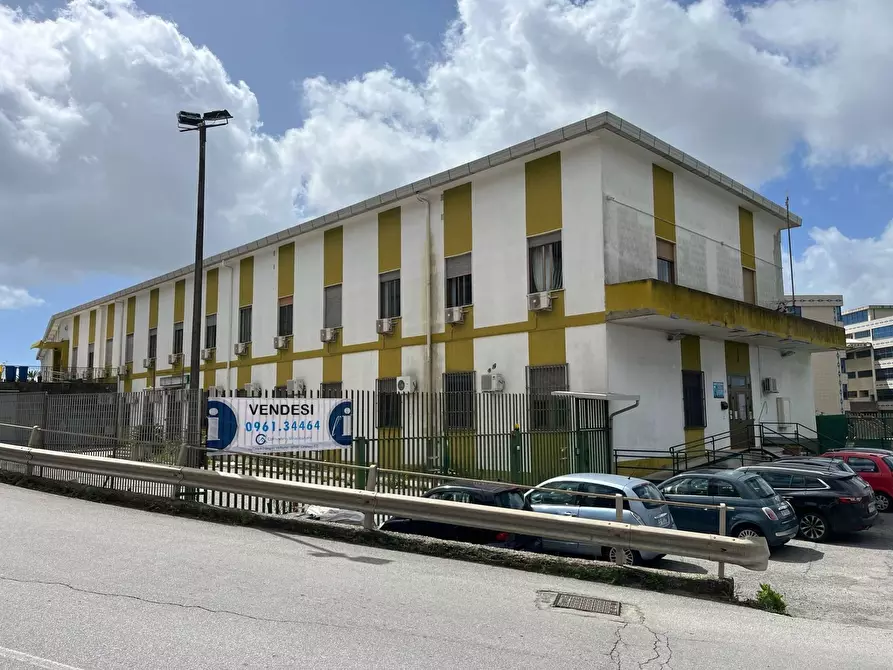 locale di sgombero in vendita a Catanzaro in zona Mater Domini