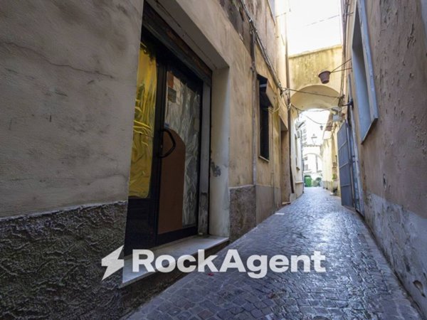 negozio in vendita a Catanzaro in zona Centro Città