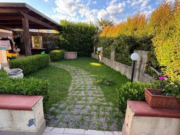 casa indipendente in vendita a Catanzaro in zona Centro Città