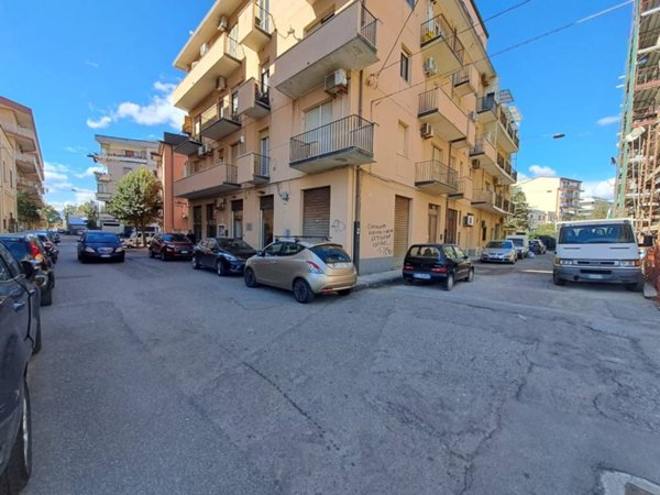 negozio in vendita a Catanzaro in zona Catanzaro Lido