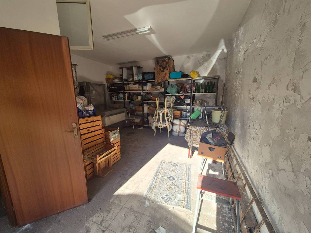 locale commerciale in vendita a Catanzaro in zona Centro Città