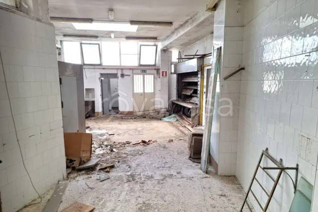 negozio in vendita a Catanzaro in zona Gagliano