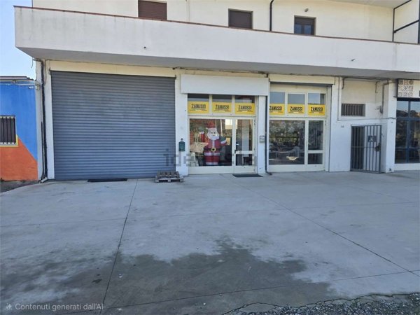 locale di sgombero in vendita a Catanzaro