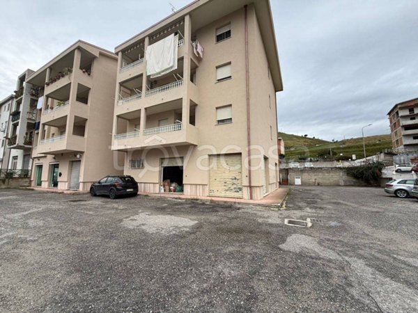 negozio in vendita a Catanzaro in zona Santa Maria