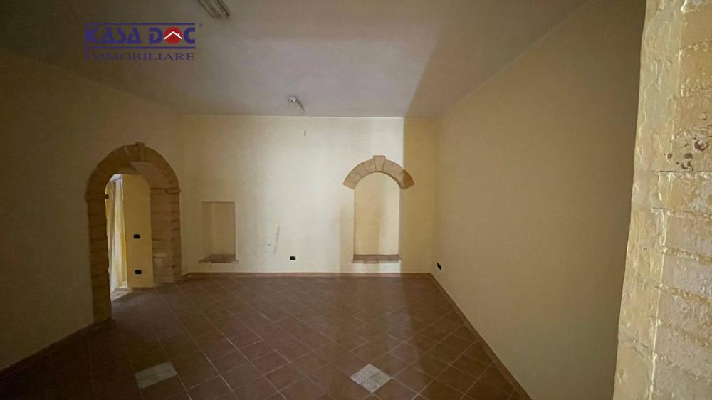 locale commerciale in vendita a Catanzaro in zona Centro Città