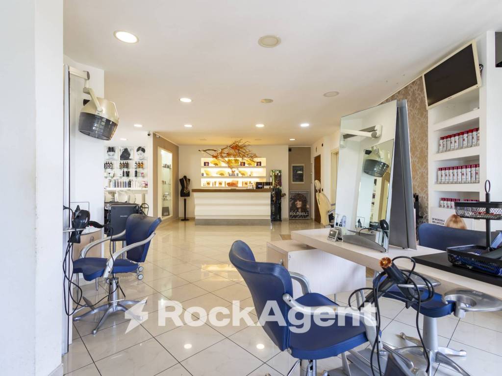 negozio in vendita a Catanzaro in zona Santa Maria