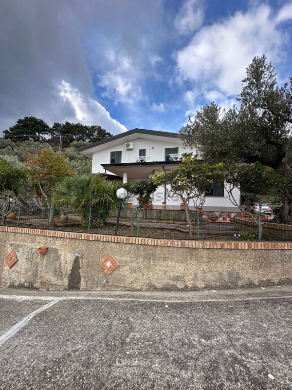 casa indipendente in vendita a Catanzaro in zona Sant'Elia