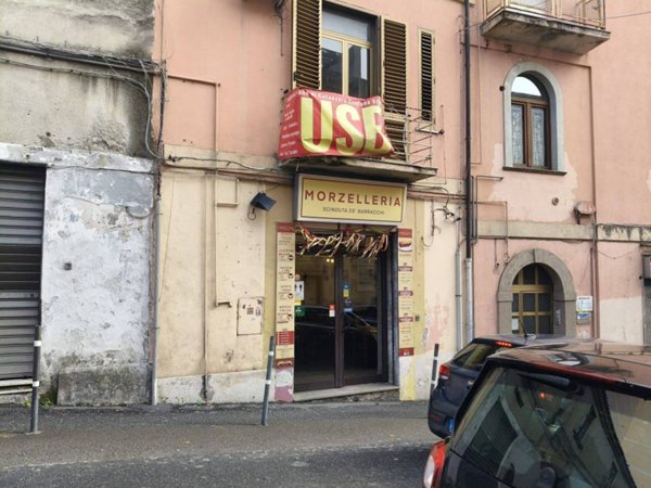 negozio in vendita a Catanzaro in zona Centro Città