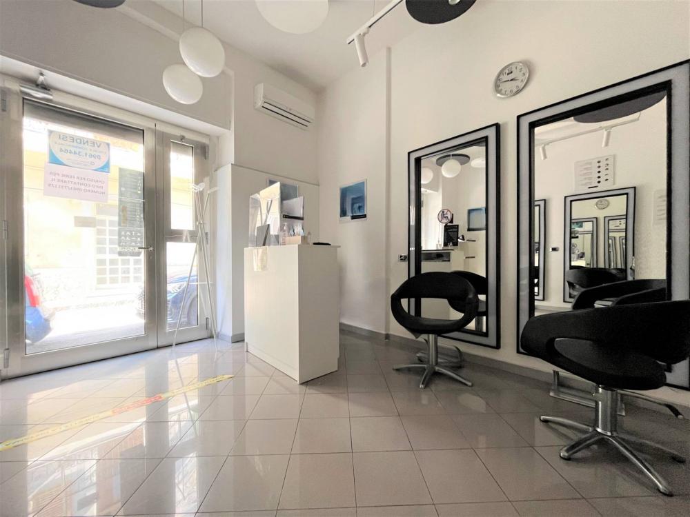 negozio in vendita a Catanzaro in zona Catanzaro Lido