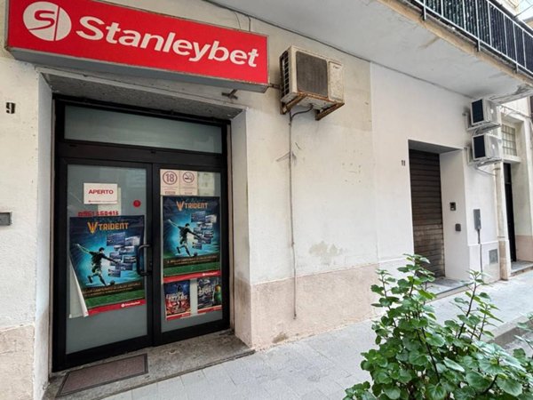 negozio in vendita a Catanzaro in zona Catanzaro Lido