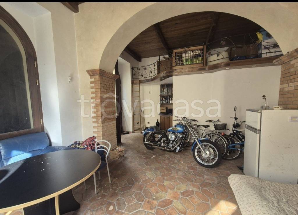 locale commerciale in vendita a Catanzaro in zona Centro Città