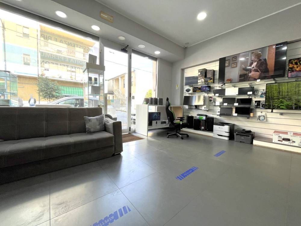 negozio in vendita a Catanzaro in zona Catanzaro Lido