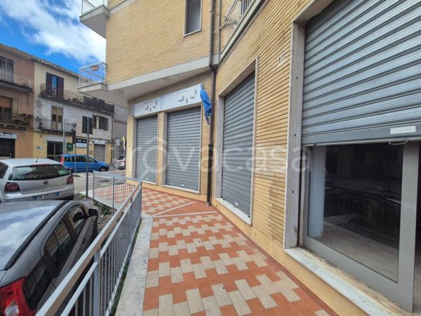 negozio in vendita a Catanzaro in zona Pontegrande