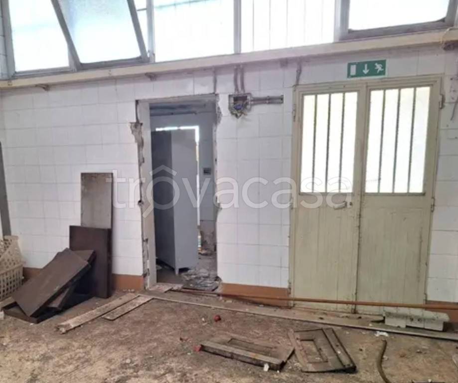 negozio in vendita a Catanzaro in zona Gagliano