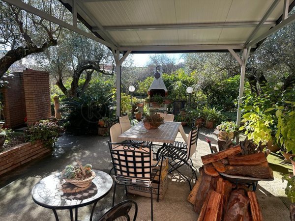 casa indipendente in vendita a Catanzaro in zona Centro Città