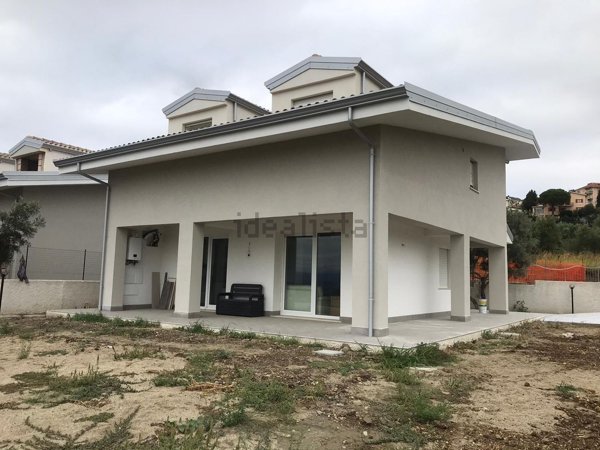 casa indipendente in vendita a Catanzaro in zona Mater Domini