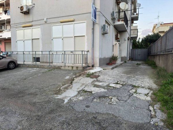 locale commerciale in vendita a Catanzaro in zona Catanzaro Lido