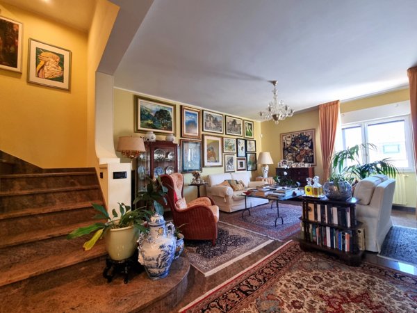 casa indipendente in vendita a Catanzaro in zona Santa Maria